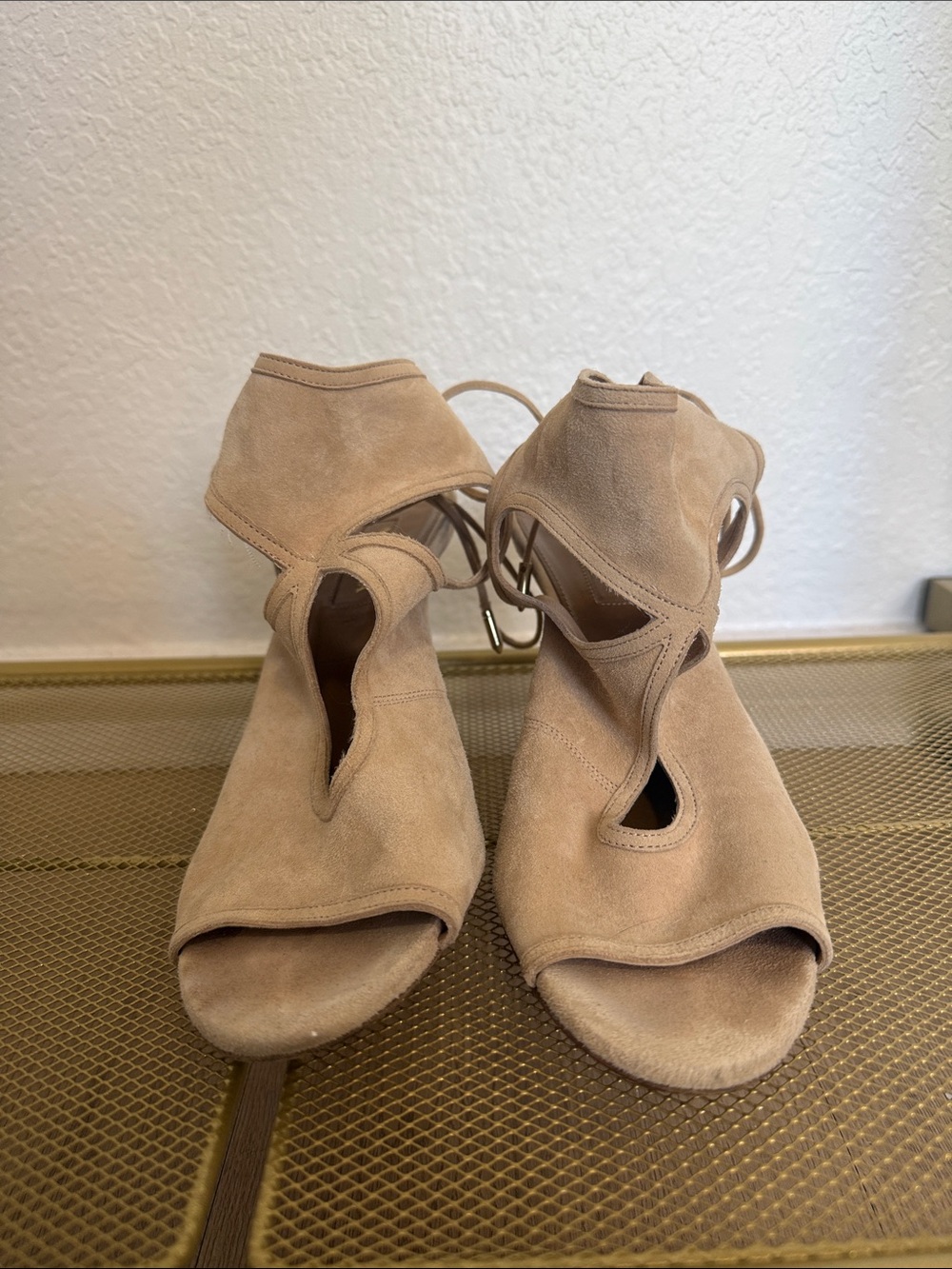 AQUAZZURA FIRENZE BEIGE SELF-TIE CUT-OUT SUEDE PUMPS SIZE 8.5 (38 1/2)